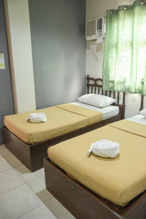 Dumaguete City Tiptop Tower Suite Inn חדר תמונה